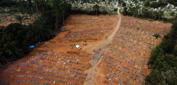 Declínio de seis semanas em número de mortes é interrompido por conta do Brasil, constata OMS