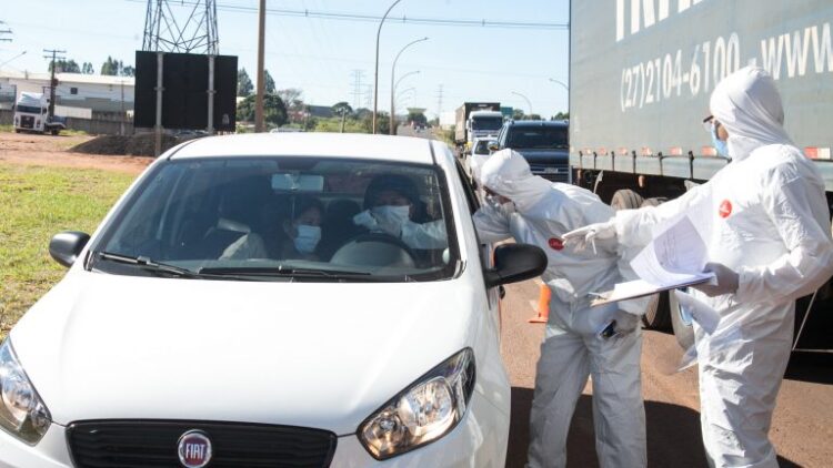 Na Capital, 50 casos suspeitos de Covid passam por barreiras vindos do interior e de fora