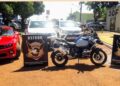 “Poderoso chefão” é preso com 2 Hillux, moto BM e Camaro por associação para o tráfico