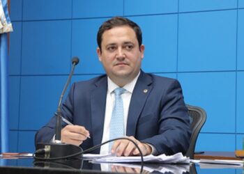 Deputado pede inclusão de pais de menores de idade em grupo prioritário de vacinação