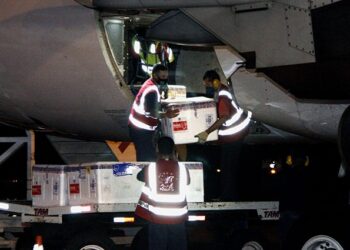 Nova remessa de vacina deve continuar imunização de idosos acima de 70 anos em MS