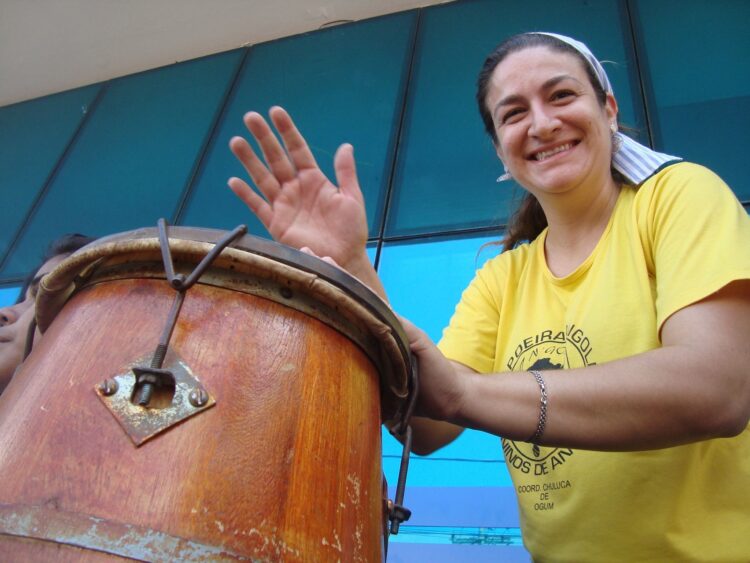 Crianças e até bebês podem participar de vivência de Capoeira Angola hoje