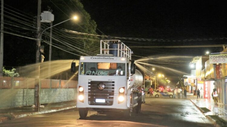 Desinfecção de ruas, aumento de viagens de ônibus e toque de recolher prorrogado na Capital