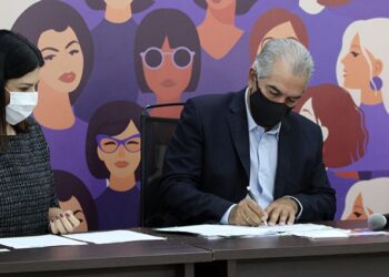 Reinaldo Azambuja assina decretos que fortalecem políticas públicas para as mulheres