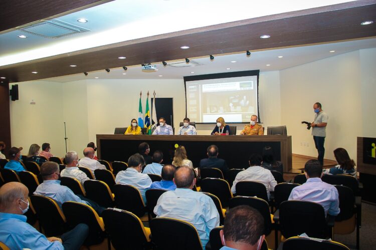 Em reunião com prefeitos, Saúde apresenta quadro assustador sobre a pandemia