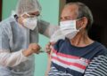 Capital inicia aplicação da segunda dose da vacina contra Covid em idosos com mais de 90