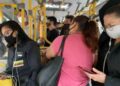 Usuária denuncia aglomeração no transporte público: “Todos os dias assim, aí pode né!”