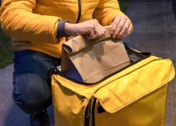 Delivery, Pegue e Leve, WhatsApp e Pix: praticidade na compra facilita dia a dia de cliente