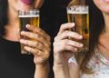 Supermercado oferece desconto de 25% nas cervejas para mulheres em sua homenagem