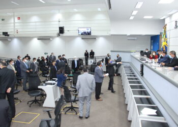 Vereadores debatem ações mais drásticas para enfrentar o avanço do covid na Capital