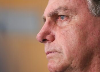 OAB pede que STF obrigue Bolsonaro a fazer vacinação em massa