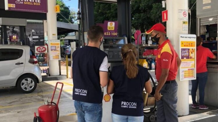 Procon encontra variação de 7% no preço da gasolina comum e 10% no etanol na Capital