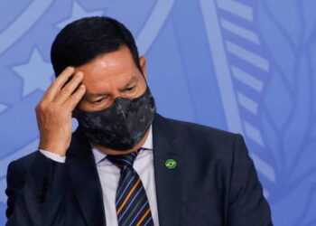 ‘Ultrapassou o limite do bom senso’, diz Mourão sobre os mais de 300 mil mortos por Covid