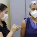 Trabalhadores da saúde com mais de 55 anos são vacinados a partir de hoje na Capital
