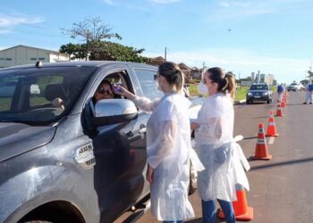 Barreiras sanitárias abordaram 5,8 mil pessoas e identificaram 7 casos suspeitos na Capital