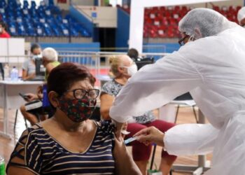 Campo Grande já vacinou mais de 100 mil pessoas contra a maldita Covid-19