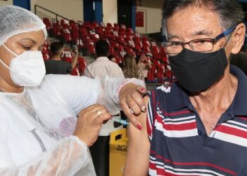 Segundo dia de força-tarefa para imunização tem 7,5 mil pessoas vacinadas contra covid-19