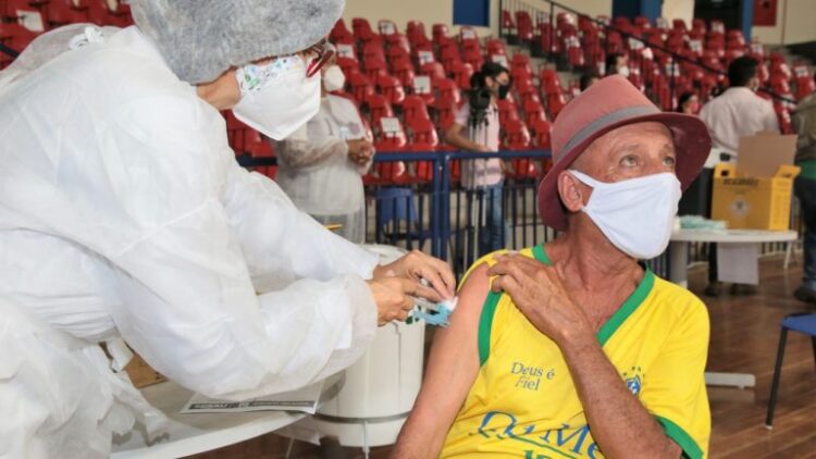 Hoje quem vacina na Capital são idosos de 67 e 68 anos