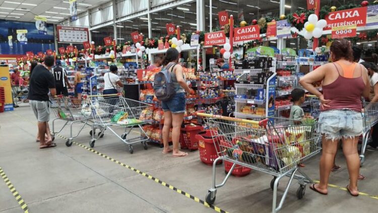 Vigilância realiza blitz em supermercados para reforçar orientações de biossegurança