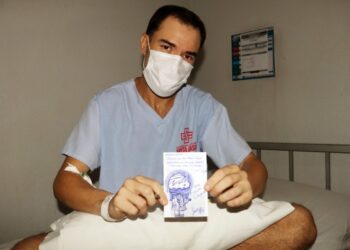 Com Covid, rapaz descobre câncer e hoje desenha para homenagear quem cuida dele
