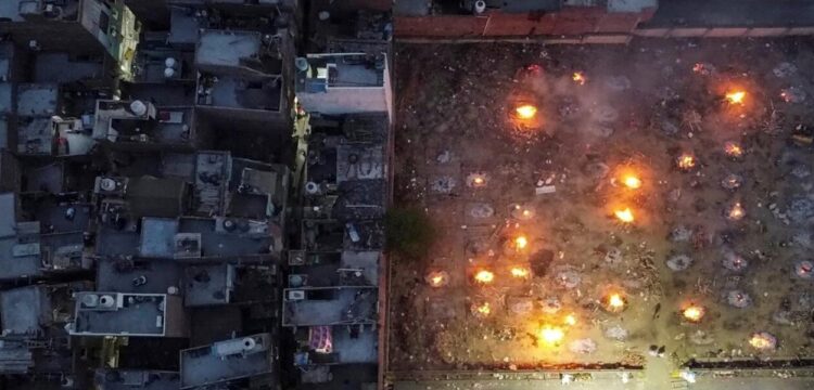 Após descoberta de nova variante da Covid-19 na Índia, Alemanha e Irã restringem viagens ao país