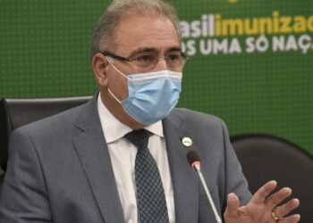 Queiroga diz que inclusão de novos grupos na vacinação atrapalha o PNI