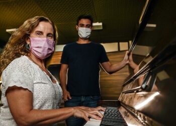 Dia das Mães: filho conta que paixão pela música é conexão com a mãe e virou profissão