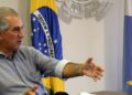 Reinaldo Azambuja firma compromisso na busca da compra de novas doses de vacinas