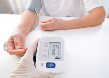“Pressão alta”: Cardiologista faz alerta sobre doença silenciosa
