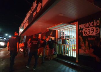 Operação Toque de Recolher vistoria 32 estabelecimentos e manda 29 embora pra casa