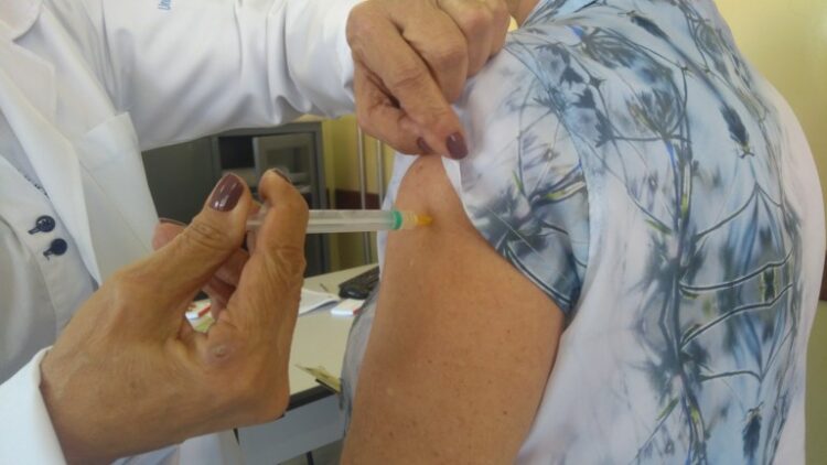 Trabalhadores da saúde de 35 anos já podem ser vacinados contra a Influenza