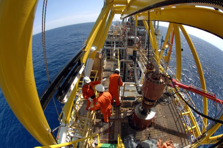 Covid-19: MPT emite recomendações para trabalhadores da indústria do petróleo