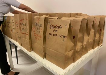 Profissionais da linha de frente têm surpresa e agradecem equipe de hospital em vídeo