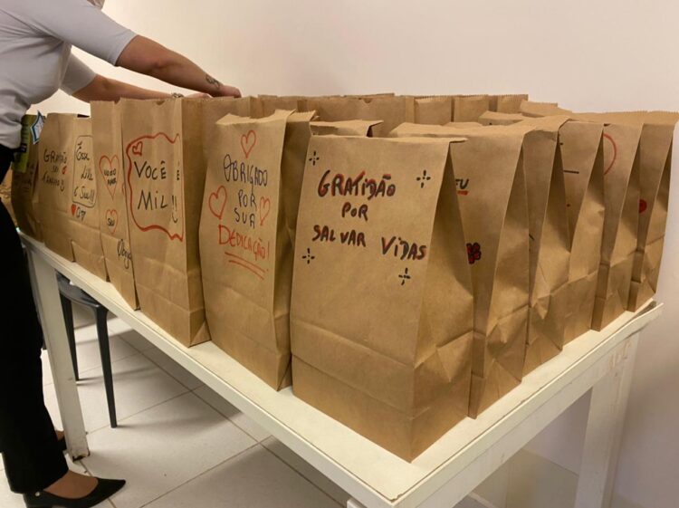 Profissionais da linha de frente têm surpresa e agradecem equipe de hospital em vídeo