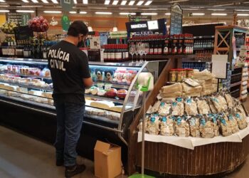 Pão de Açúcar é alvo de denúncia e polícia instaura inquérito sobre produtos vencidos