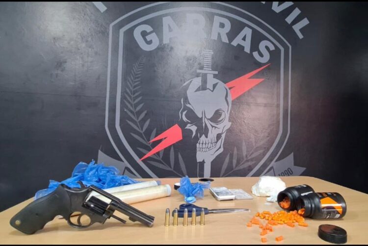 Traficante do disk-drogas é preso pelo Garras dirigindo Gol no Centro Oeste