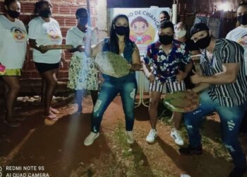 Missão cumprida: amigos retornam com mais 100 pizzas à comunidade carente da Capital