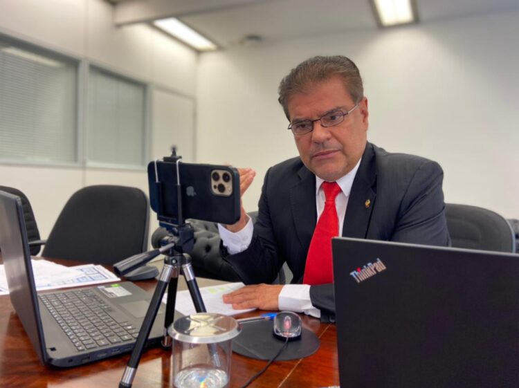 Senador faz requerimento para pedir vacinas contra Covid-19 para motoristas de MS