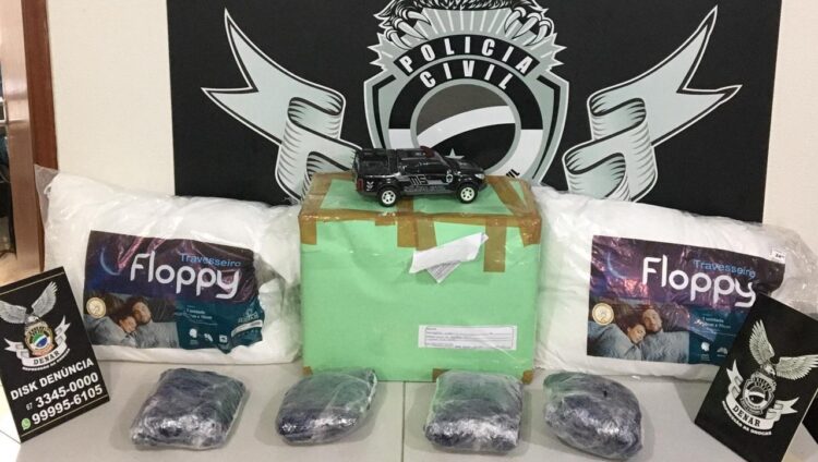 Traficante é preso despachando drogas dentro de travesseiros pelos Correios