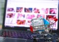 Procura por pornô explode na pandemia e mesmo no Brasil, legendas são em português