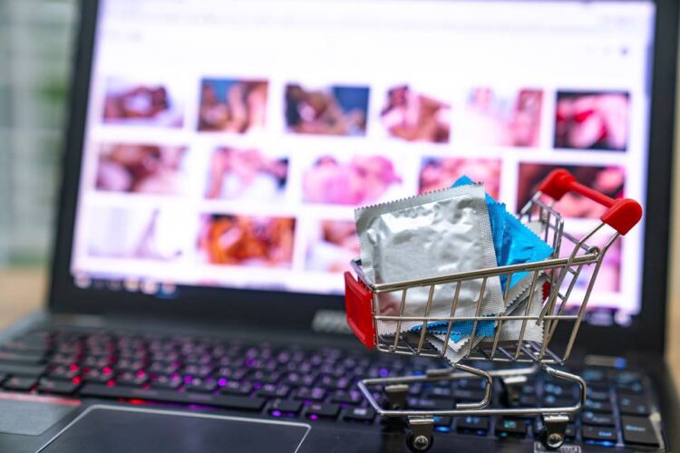 Procura por pornô explode na pandemia e mesmo no Brasil, legendas são em português