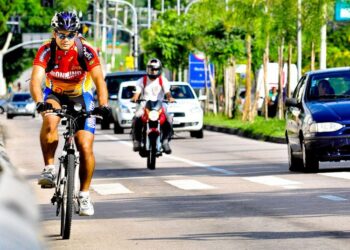 Ciclistas promovem campanha de conscientização por um trânsito mais seguro