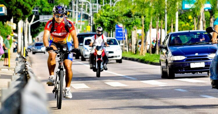 Ciclistas promovem campanha de conscientização por um trânsito mais seguro