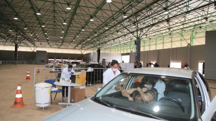 Novo drive-thru de vacinação no Albano Franco pode imunizar 2 mil pessoas ao dia