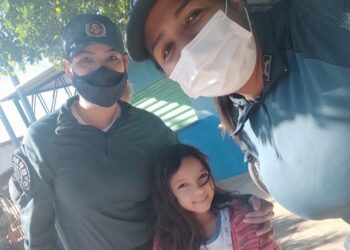Garotinha de 7 anos realiza o sonho conhecer PMs mulheres