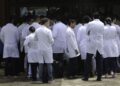 Projeto prevê contrato emergencial para médicos formados no exterior