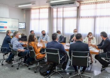 Defensores de MT conhecem estratégias da Capital na vacinação contra a Covid-19