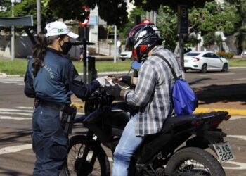Médicos e policiais fazem mobilização sobre novas regras de trânsito