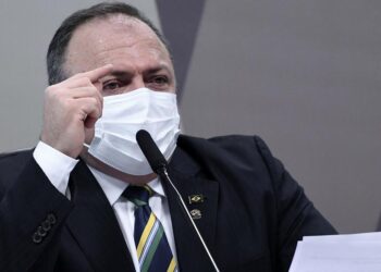 Pazuello responsabiliza Conselho Federal de Medicina pelo uso da cloroquina