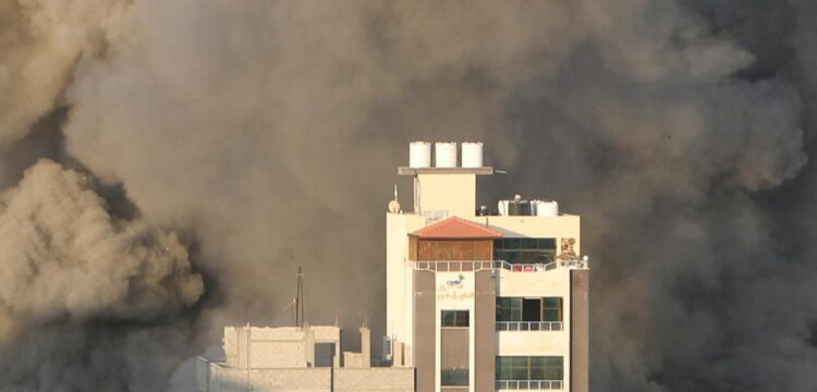 Após 11 dias de conflito, Israel e Palestina aprovam cessar-fogo